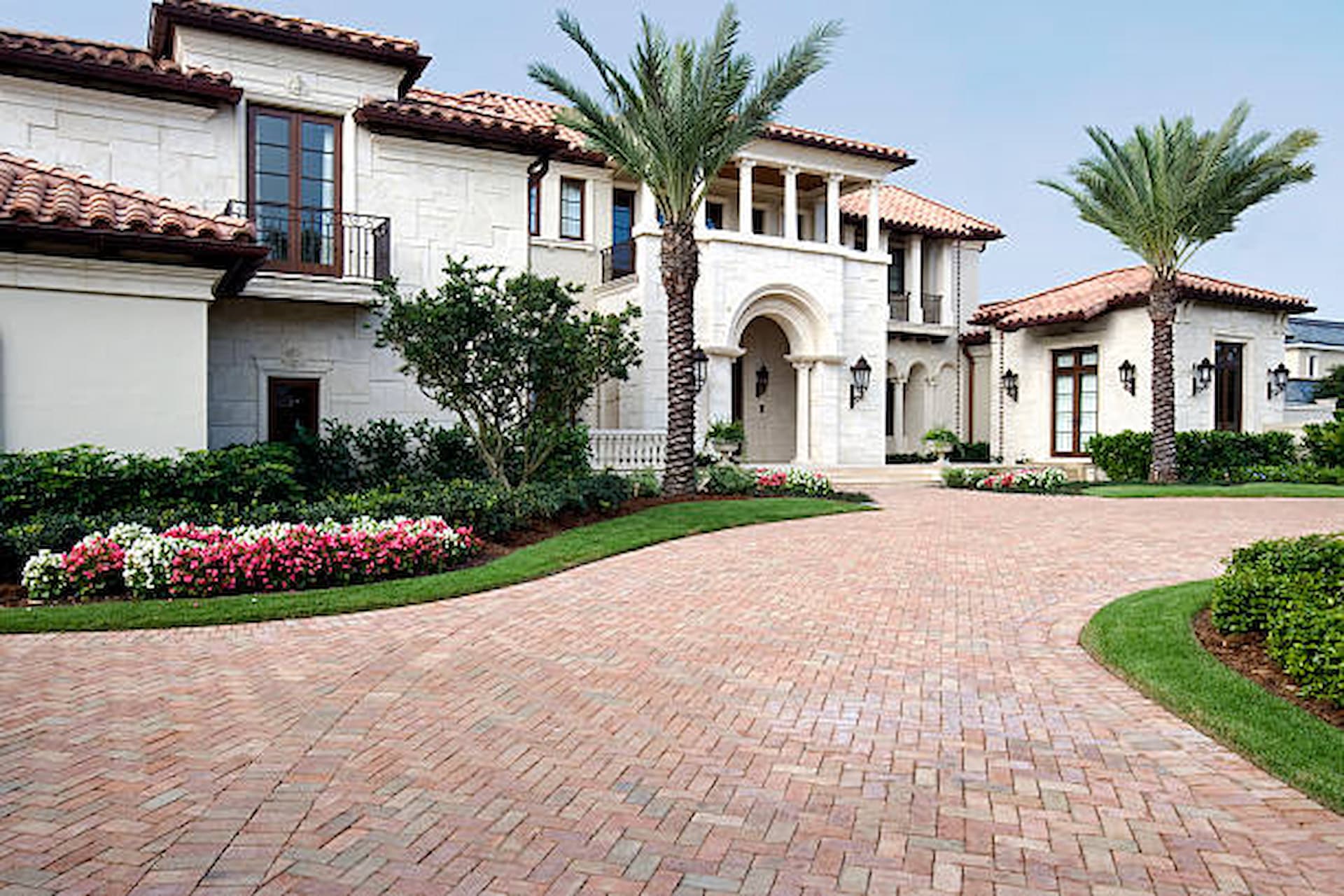 Creative Ideas for Designing a Beautiful Driveway